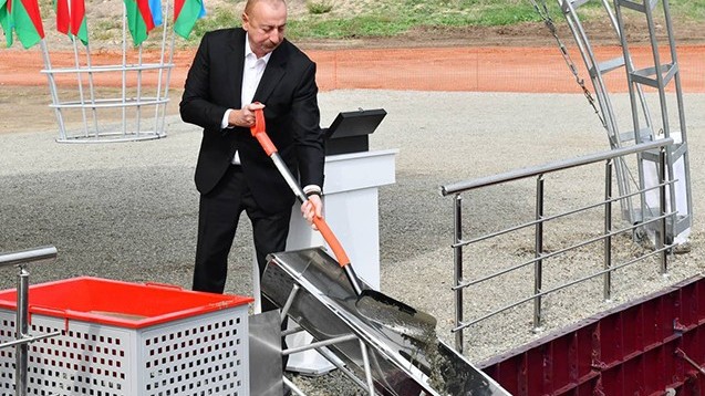 İlham Əliyev Gəncədə stadionun təməlini qoydu