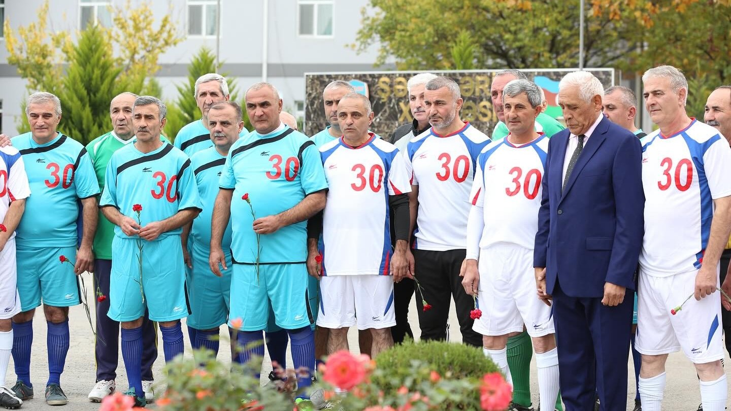 Azərbaycan futbolunun əfsanələri Şəhidləri xatırladı - Foto