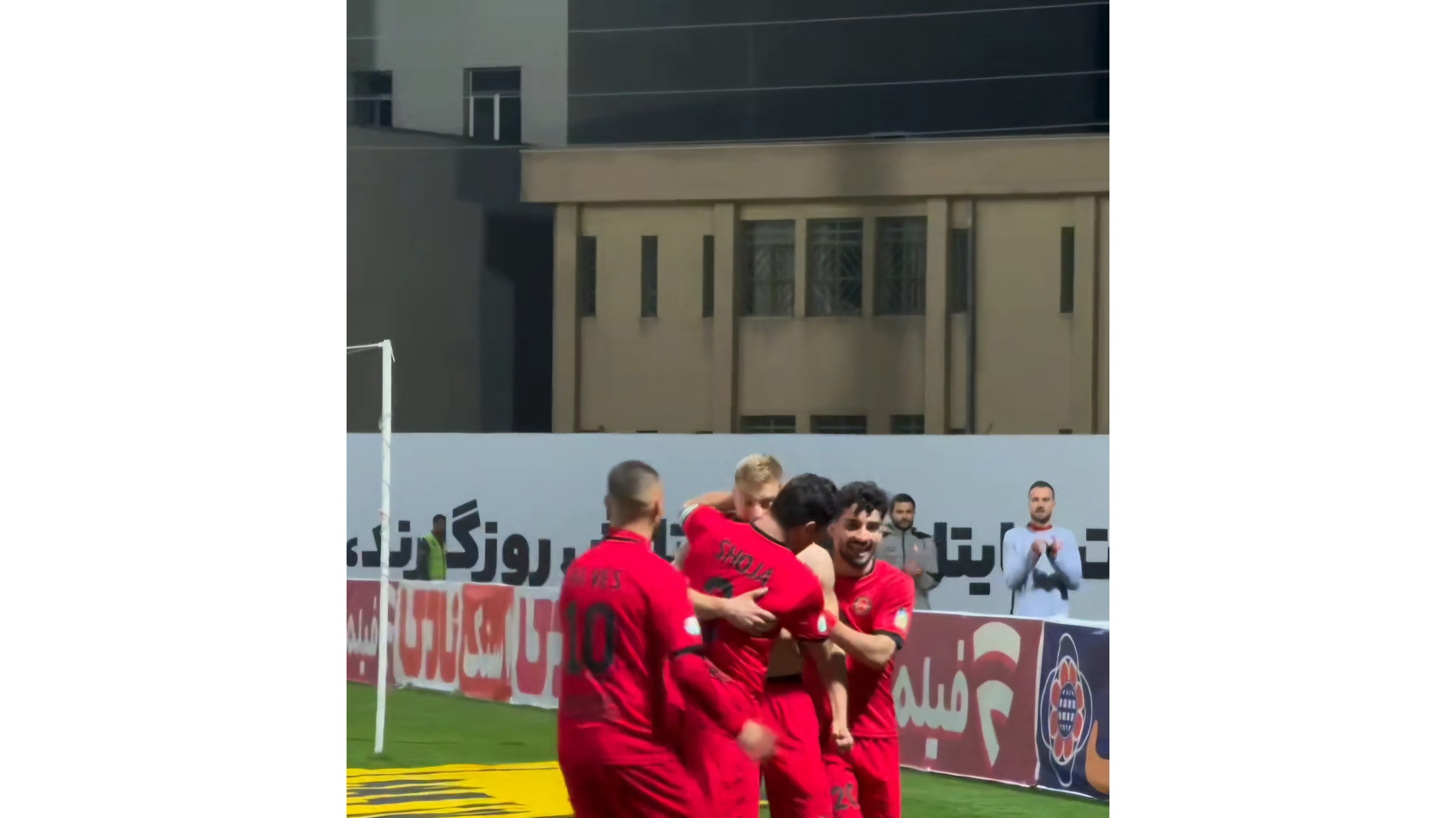 "Traktor" qələbəylə zirvədə qaldı