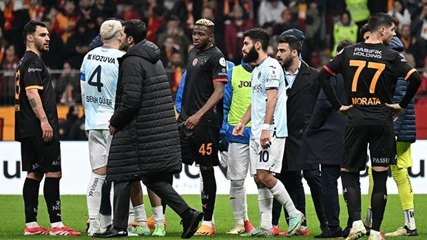 Video: Şahrudinin keçmiş komandası hakimin  haqsızlığından oyunu yarımçıq qoydu