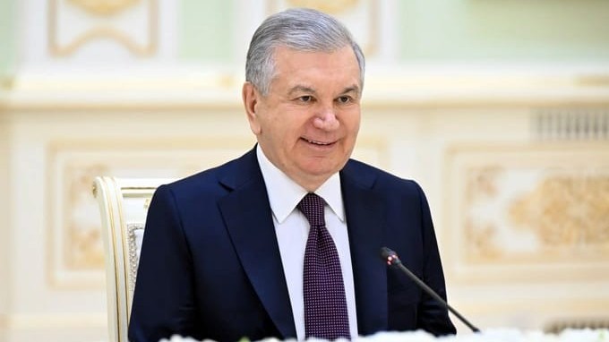 Video: Özbəkistan prezidenti millisinə qəhrəman dedi, mükafatlandırdı 