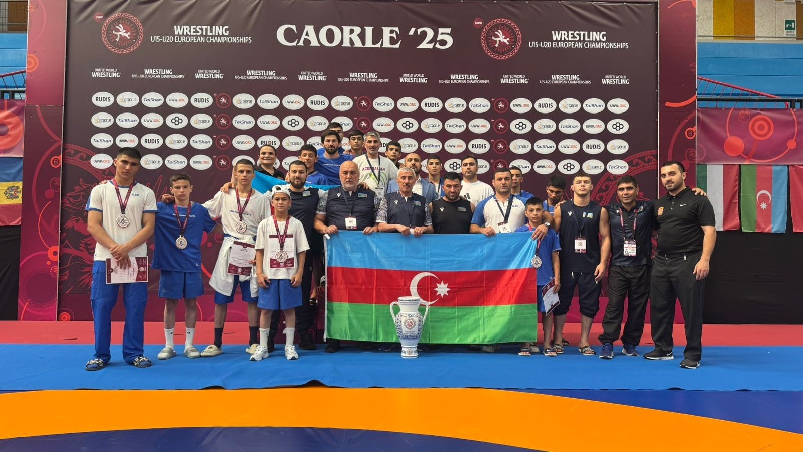 Azərbaycan erməniləri də geridə qoyub çempion oldu