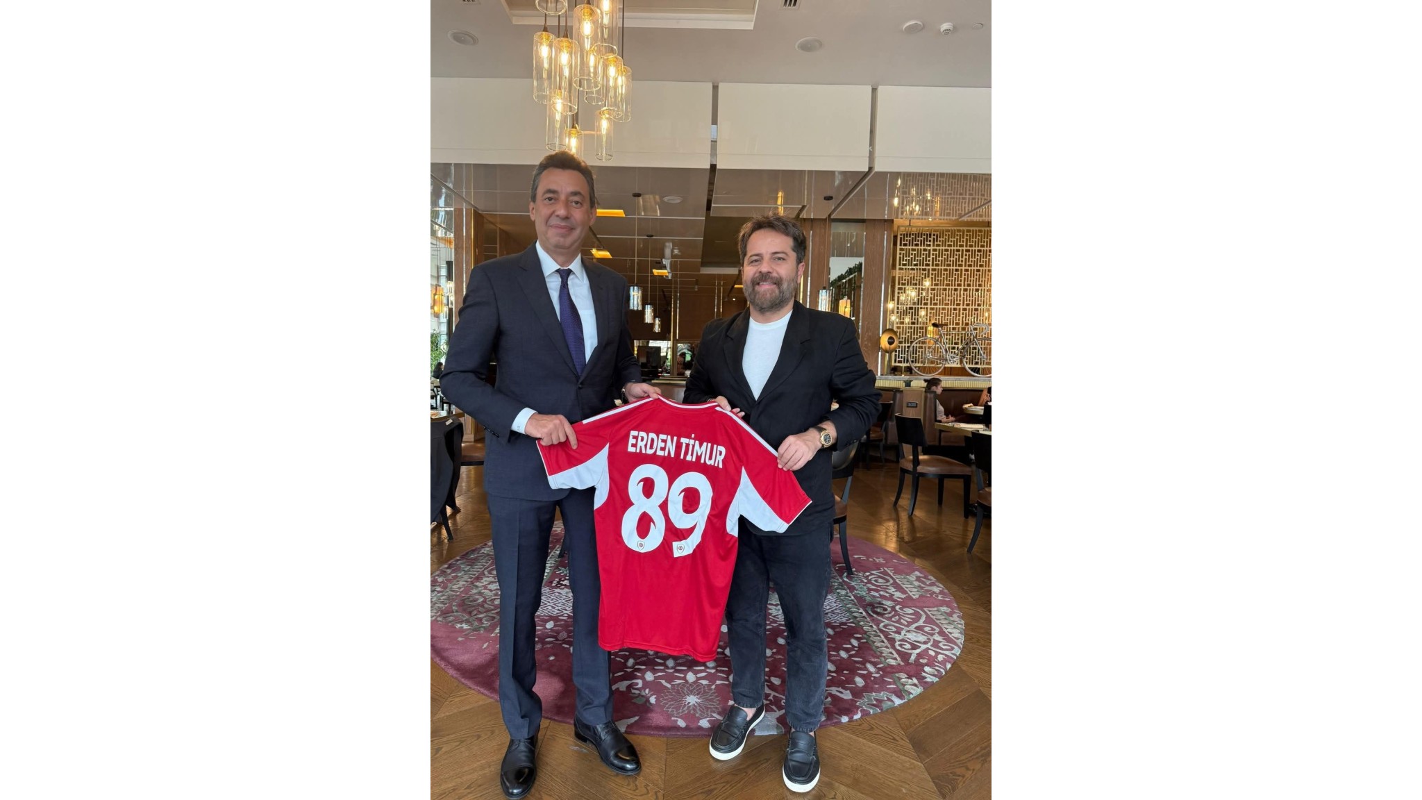 "Turan"ın forması bu şəxsə hədiyyə olundu - Foto