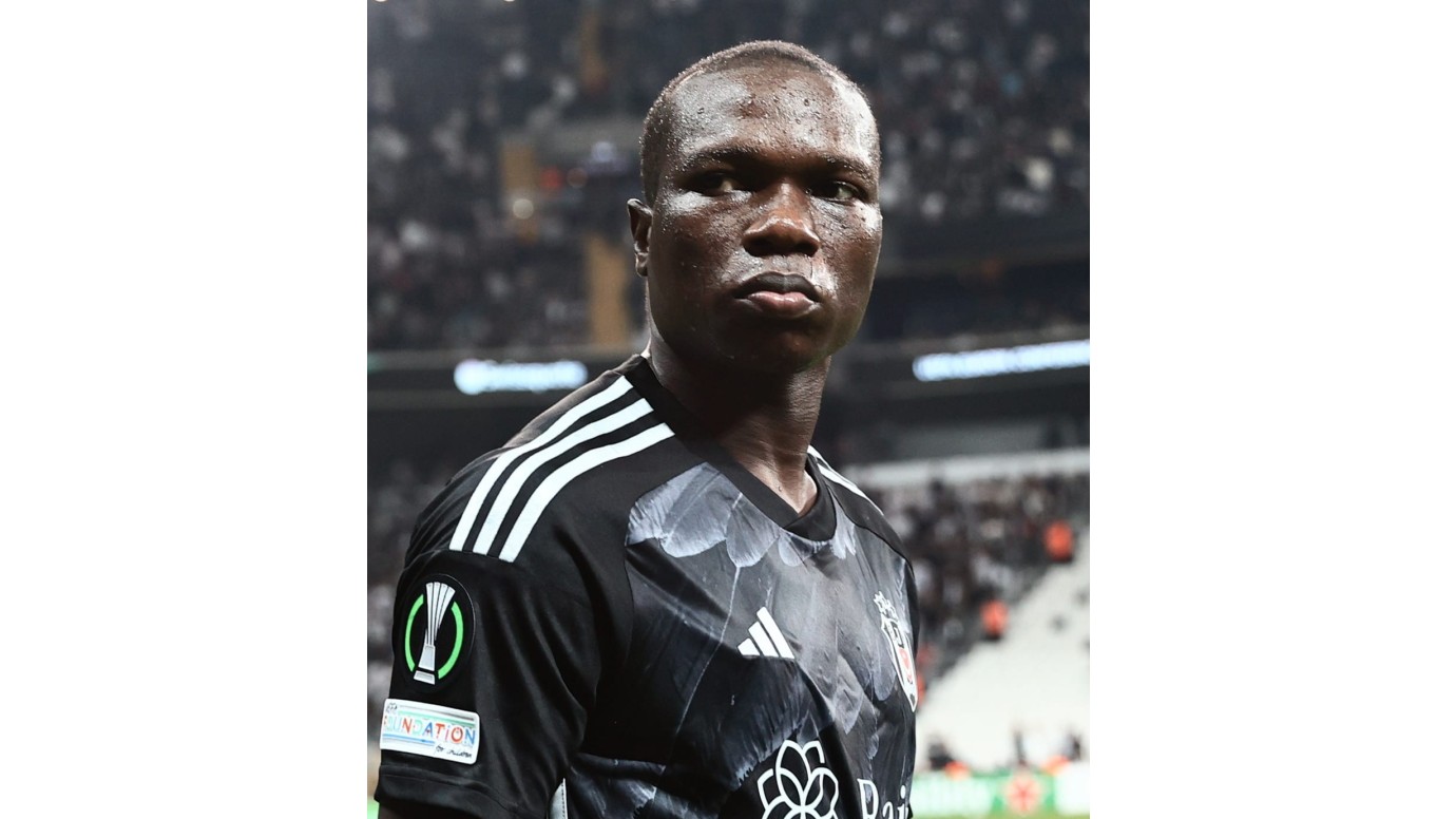 "Neftçi" məşhur futbolçu Abubakarı gətirə bilər