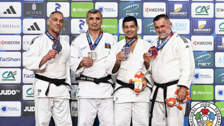 Mövlud Mirəliyev üçqat dünya çempionu oldu