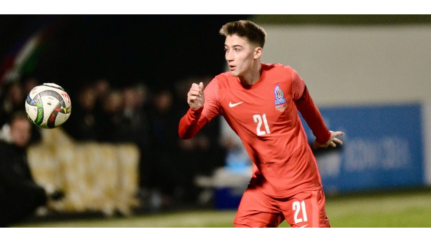 Azərbaycan yığmasının qumarbaz futbolçusu cəzalandı  