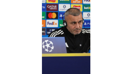 Qurban Qurbanov: "Qarabağ" "Liverpul"a qarşı ən yaxşı oyunu göstərməlidir" - Audioyazı