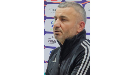 Video: "Qarabağ"ın pis meydançalarda oynamasından çox narahatam" - Qurban Qurbanov