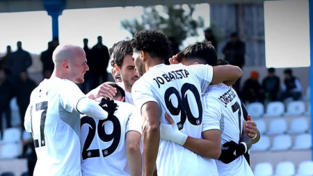 "Turan" asanlıqla, "Sabah" çətinliklə yarımfinalda  