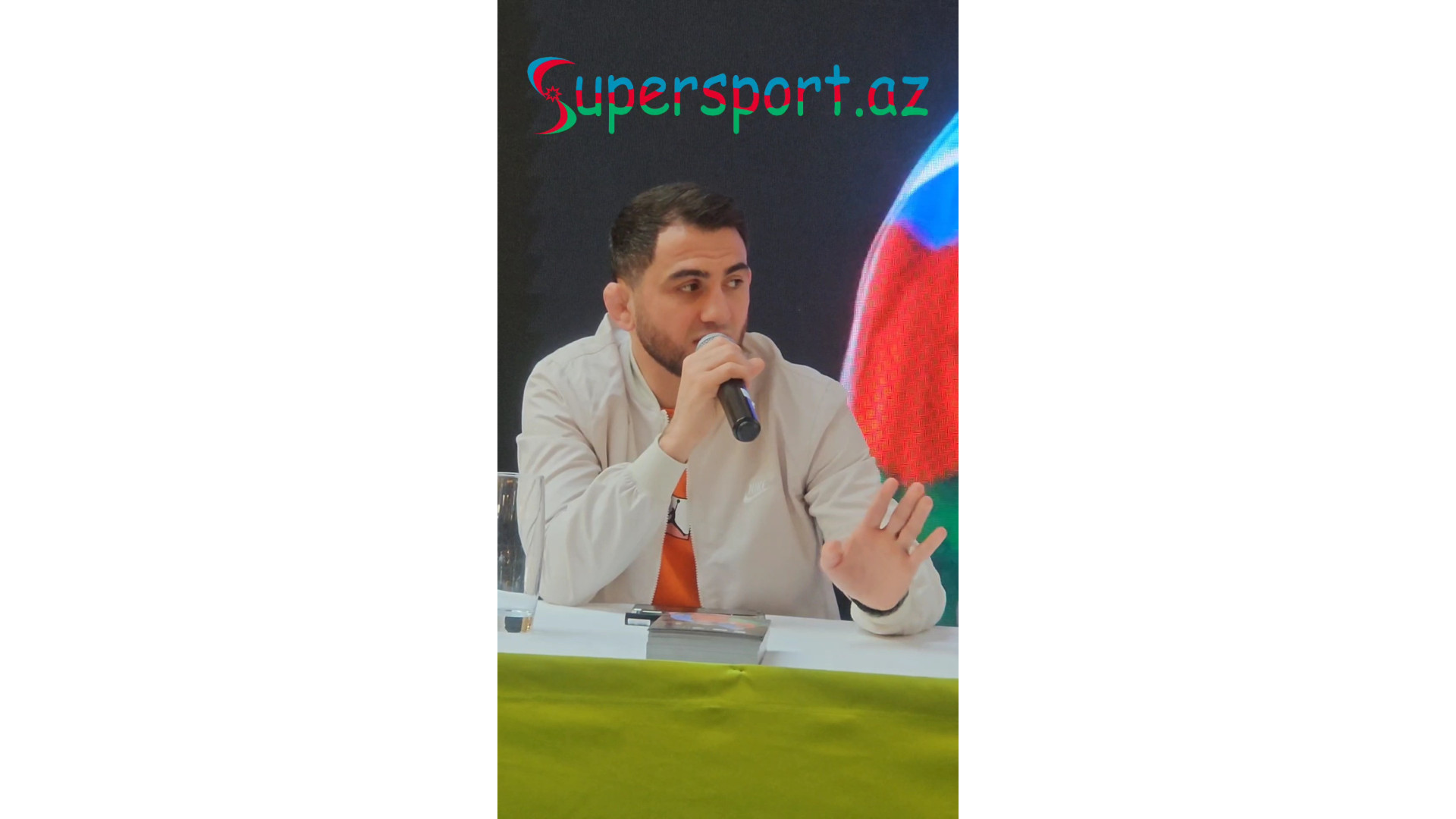 Hacı Əliyev: "Qazlı su içməyin, telefonla oynamayın" - Video