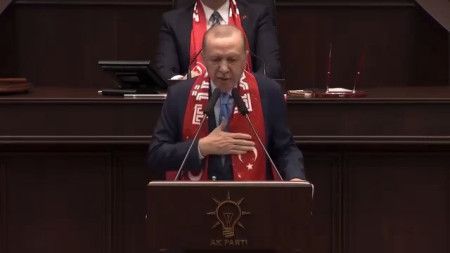 Erdoğan: "Alınlarınızdan öpürəm, finala çıxacağınıza ümid edirəm" - Video