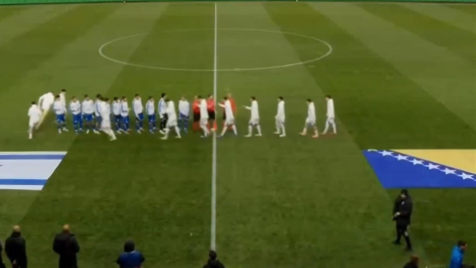 Bosniyalılar işğalçı ölkəni pərt etdi - Foto