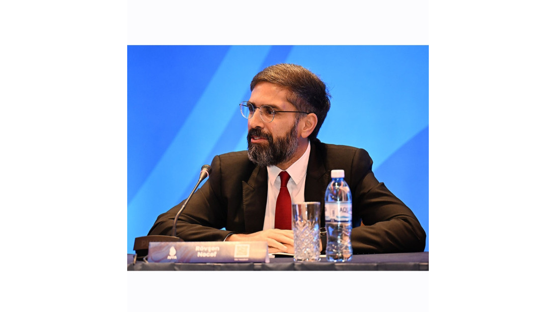 Rövşən Nəcəf mənasız turnirin qalibi yığmanı təriflədi - Video