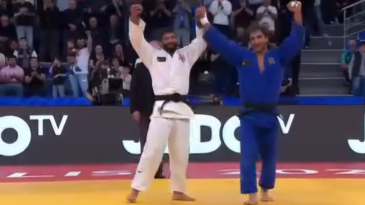 Hidayət Heydərov məğlub olduğu Laşanın əlini yuxarı qaldırdı - Foto-Video